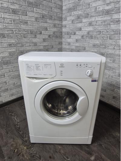 Стиральная машина Indesit WIUN 81